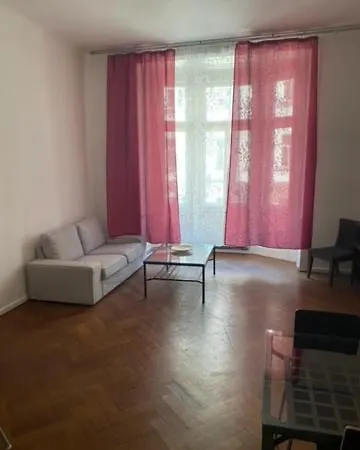 Апартаменты Large 3 Bedroom Family Close To The River
